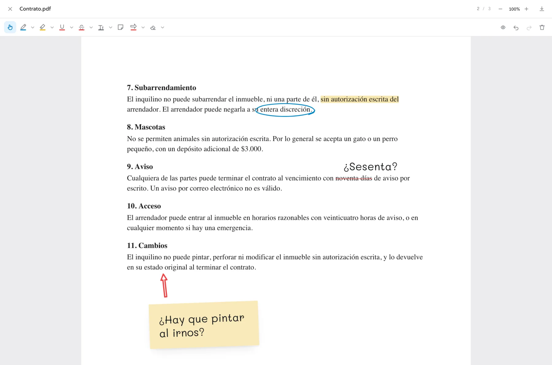 Un contrato en el lector, con una frase resaltada, un círculo a mano, un plazo tachado, una pregunta escrita, una flecha y una nota adhesiva.