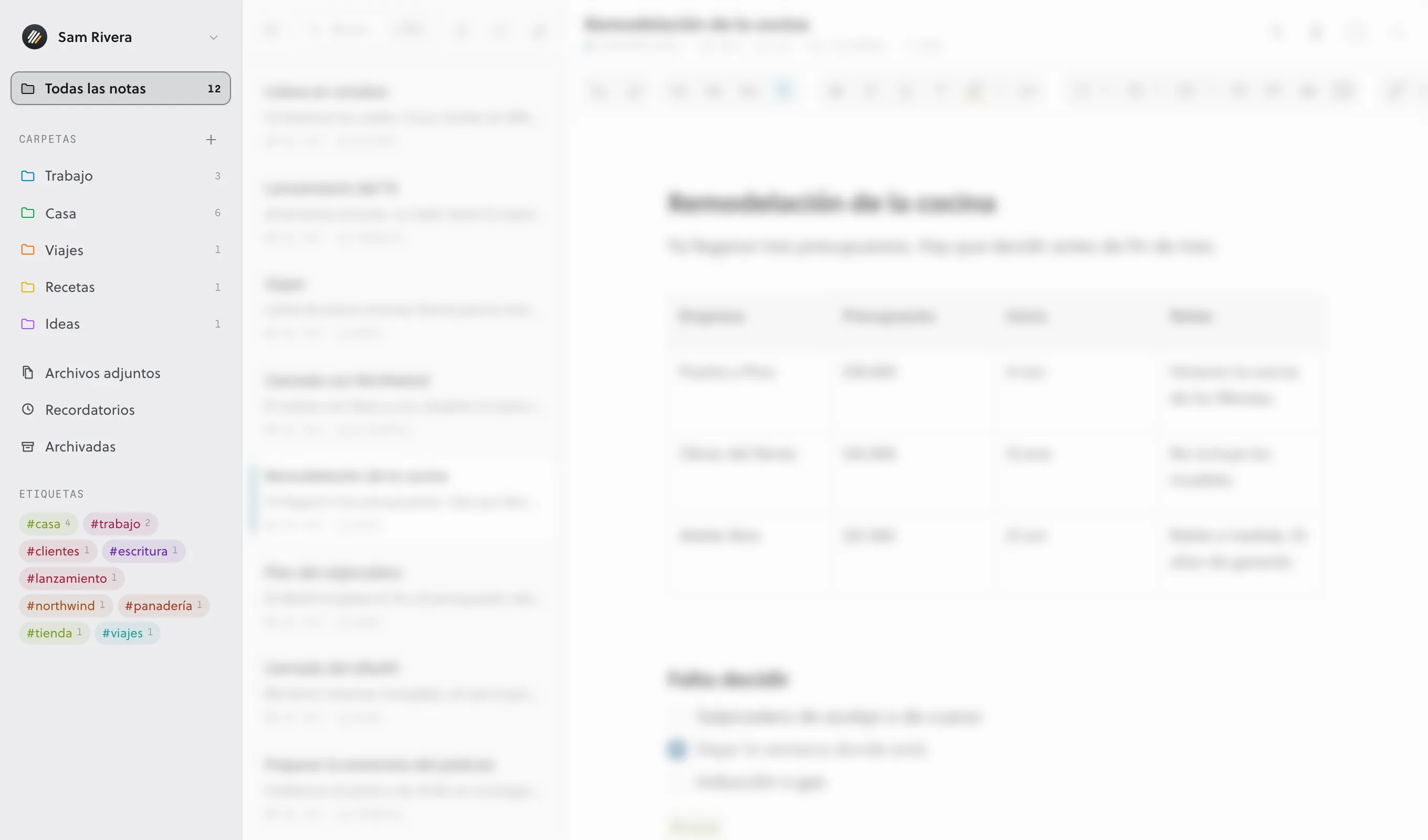 La barra lateral, con Todas las notas, dos carpetas con su número de notas, Archivos adjuntos, Recordatorios, Archivadas y tres etiquetas.