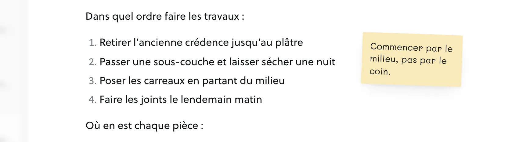 Un post-it jaune à côté d’une liste numérotée, dans une note.